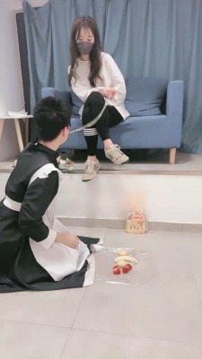 套路直播视频【晚晚】运动鞋踩踏喂食/喝洗脚水 bf26378_绳缚吧