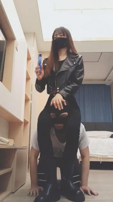 图片[4]_套路直播视频【美娜格格】夜店女神马丁靴碾头坐头/酸奶浓痰喂养/腿绞钻胯 bf26375_绳缚吧