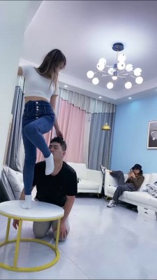 图片[2]_套路直播视频【麋鹿银儿】白袜裸足强制深喉/全体重踩脚垫 bf26371_绳缚吧