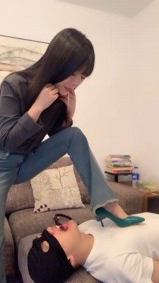 图片[10]_套路直播视频【宝爷】高跟踩踏-骑马胯下辱-吃口水-腿绞窒息 bf26369_绳缚吧