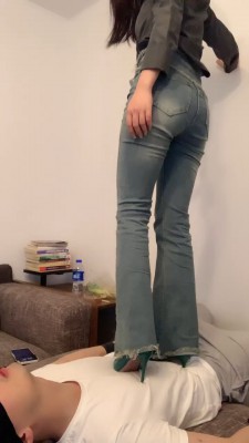 图片[11]_套路直播视频【宝爷】高跟踩踏-骑马胯下辱-吃口水-腿绞窒息 bf26369_绳缚吧