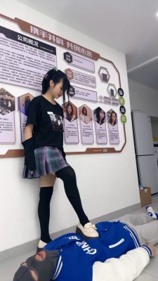 图片[2]_套路直播视频【狗哥】过膝袜S全体重踩踏-骑马转胯-臭脚捂脸 bf26421_绳缚吧