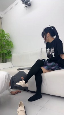 图片[7]_套路直播视频【狗哥】过膝袜S全体重踩踏-骑马转胯-臭脚捂脸 bf26421_绳缚吧
