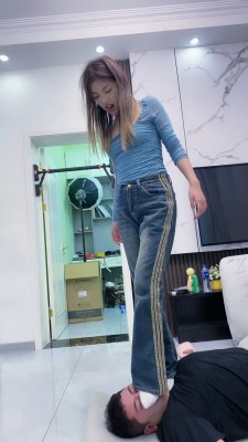 套路直播视频【麋鹿银儿】白棉袜脚重度踩踏/深喉脚耳光/骑马溜双狗 bf26416_绳缚吧