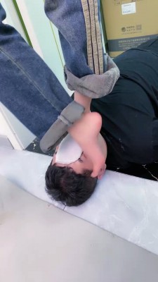 图片[8]_套路直播视频【麋鹿银儿】白棉袜脚重度踩踏/深喉脚耳光/骑马溜双狗 bf26416_绳缚吧