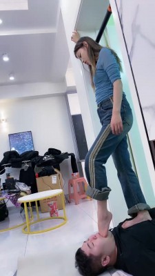 图片[10]_套路直播视频【麋鹿银儿】白棉袜脚重度踩踏/深喉脚耳光/骑马溜双狗 bf26416_绳缚吧