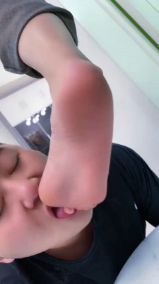 图片[12]_套路直播视频【麋鹿银儿】白棉袜脚重度踩踏/深喉脚耳光/骑马溜双狗 bf26416_绳缚吧