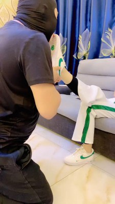 图片[5]_套路直播视频【冷鸢大大】运动鞋白棉袜踩踏-重度踢踹-棒子鞭打 bf26419_绳缚吧