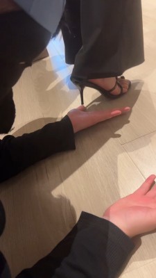 图片[3]_套路直播视频【伊莉】超臭原味白棉袜捂狗/高跟踩狗爪 bf26409_绳缚吧