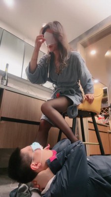 套路直播视频【禾末】厕奴驯化记-超多圣水喝/黑丝美腿诱惑/内裤套头堵嘴 bf26430_绳缚吧