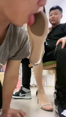 图片[5]_套路直播视频【艾莉】情侣主直接绿-高跟踩踏/骑马/竖中指羞辱/丝袜脚捂脸 bf26284_绳缚吧