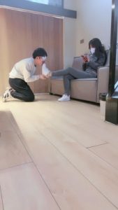 套路直播视频【晚晚】舔脏小白鞋-红色船袜-踩踏恋足 bf26315_绳缚吧