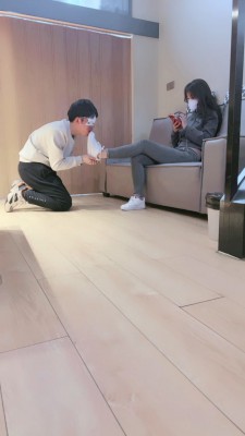 套路直播视频【晚晚】舔脏小白鞋-红色船袜-踩踏恋足 bf26315_绳缚吧