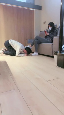 图片[2]_套路直播视频【晚晚】舔脏小白鞋-红色船袜-踩踏恋足 bf26315_绳缚吧