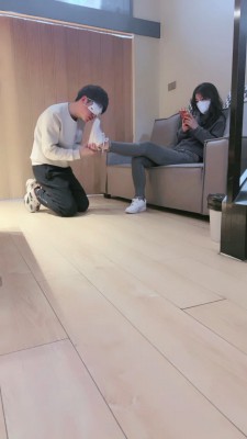 图片[3]_套路直播视频【晚晚】舔脏小白鞋-红色船袜-踩踏恋足 bf26315_绳缚吧