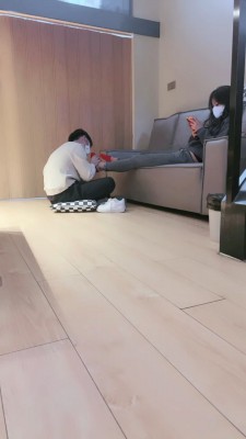 图片[4]_套路直播视频【晚晚】舔脏小白鞋-红色船袜-踩踏恋足 bf26315_绳缚吧