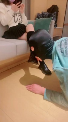 图片[2]_套路直播视频【晨希】及膝袜皮鞋闻舔/裸足全体重踩 bf26222_绳缚吧