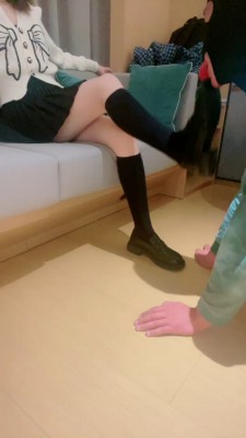 图片[3]_套路直播视频【晨希】及膝袜皮鞋闻舔/裸足全体重踩 bf26222_绳缚吧