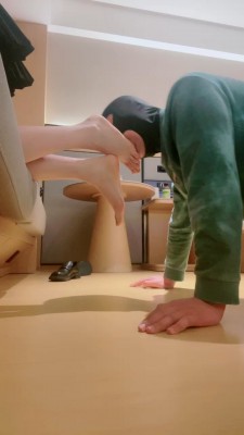 图片[7]_套路直播视频【晨希】及膝袜皮鞋闻舔/裸足全体重踩 bf26222_绳缚吧