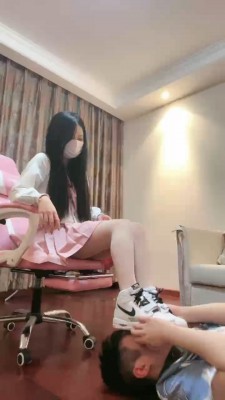 图片[2]_套路直播视频【桃幼幼】萝莉主手脚并用抽耳光/运动鞋踩狗脸 bf26234_绳缚吧