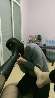 图片[4]_套路直播视频【艾莉】运动鞋白棉袜踩踏/臭脚捂脸窒息 bf26242_绳缚吧