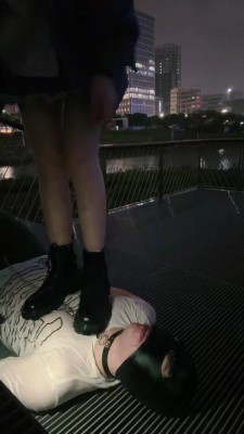 图片[2]_套路直播视频【宸宸】雨天户外全体重踩/脚踩喂食/掐狗肉 bf26278_绳缚吧