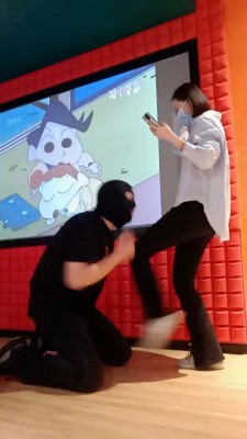套路直播视频【Q月】运动鞋重度强制连环提档 bf26197_绳缚吧
