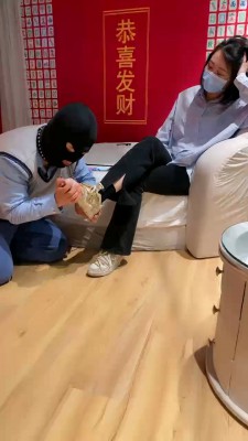 图片[2]_套路直播视频【Q月】脏老爹鞋黑棉袜辱-转胯踩踏强制闻舔 bf26194_绳缚吧
