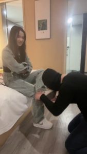 套路直播视频【叶娘】双S-舔脏鞋/蒙眼闻脚闻袜/踩踏【双视角版】 bf26152_绳缚吧