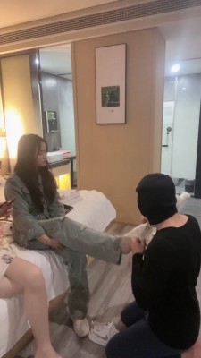 图片[3]_套路直播视频【叶娘】双S-舔脏鞋/蒙眼闻脚闻袜/踩踏【双视角版】 bf26152_绳缚吧