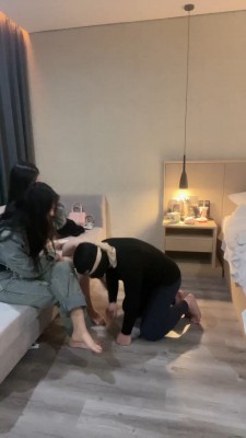 图片[4]_套路直播视频【叶娘】双S-舔脏鞋/蒙眼闻脚闻袜/踩踏【双视角版】 bf26152_绳缚吧