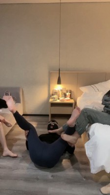 图片[5]_套路直播视频【叶娘】双S-舔脏鞋/蒙眼闻脚闻袜/踩踏【双视角版】 bf26152_绳缚吧