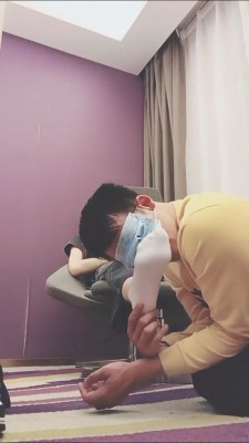 图片[2]_【美娜格格】运动鞋白棉袜惩罚家奴【下】 bf26794_绳缚吧