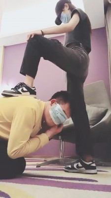 图片[4]_【美娜格格】运动鞋白棉袜惩罚家奴【上】 bf26793_绳缚吧