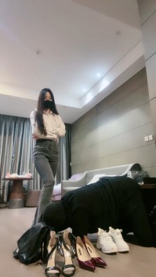 图片[2]_【猫神大人】人体擦鞋器-裸足狂舔-全体重踩踏 bf26795_绳缚吧