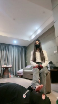 图片[7]_【猫神大人】人体擦鞋器-裸足狂舔-全体重踩踏 bf26795_绳缚吧