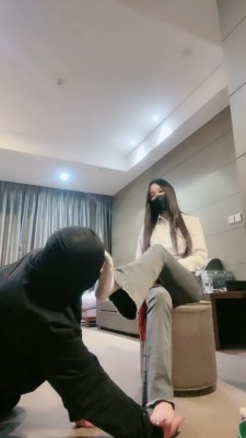 图片[9]_【猫神大人】人体擦鞋器-裸足狂舔-全体重踩踏 bf26795_绳缚吧