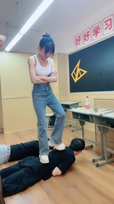 图片[14]_【伊晨S】剧情腿绞-麻辣女教师和校花玩哭男同学【三视角版】 bf26740_绳缚吧