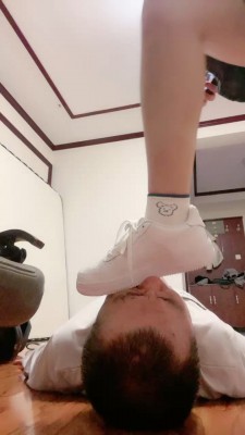 图片[4]_套路直播视频【悦主大大】小白鞋提档/闻鞋窝/全体重踩踏/舔闻臭脚 bf26751_绳缚吧