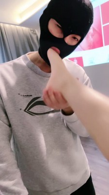 图片[7]_套路直播视频【罗宾】御姐长腿高跟诱惑-闻臭袜-提档-转胯裸足狂舔 bf26789_绳缚吧