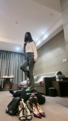 图片[3]_套路直播视频【猫神大人】人体擦鞋器-裸足狂舔-全体重踩踏 bf26795_绳缚吧