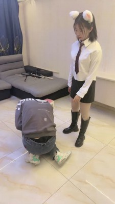 套路直播视频【依依子】萝莉主长靴重度提档/肉丝全体重踩踏 bf26741_绳缚吧