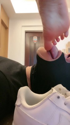 图片[11]_套路直播视频【奈奈生】强制小白鞋提档/闻白袜/吮吸脚趾/喝洗脚水 bf26661_绳缚吧