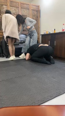 图片[2]_套路直播视频【琳嘉】双S-小白鞋+网袜诱惑/踩踏恋足舔鞋 bf26670_绳缚吧