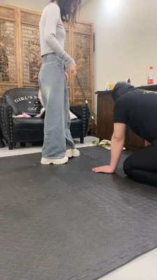 图片[5]_套路直播视频【琳嘉】双S-小白鞋+网袜诱惑/踩踏恋足舔鞋 bf26670_绳缚吧