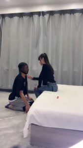 套路直播视频【文文】精神小妹抽耳光/裸足提档踩踏/喂口水 bf26667_绳缚吧