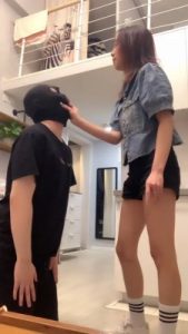 套路直播视频【术术S】丝袜勒脖/重度耳光/闻舔原味白袜/转胯 bf26676_绳缚吧