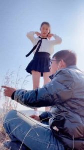套路直播视频【孤傲女帝】户外被踢踹的狗【双视角版】 bf26620_绳缚吧