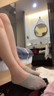 图片[4]_套路直播视频【野兔S】皮鞋原味船袜裸足踩狗 bf26653_绳缚吧