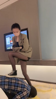 图片[3]_套路直播视频【万一】超精彩情侣主-舔帆布鞋黑丝看接吻/高跟踩手强迫喝圣水 bf26614_绳缚吧
